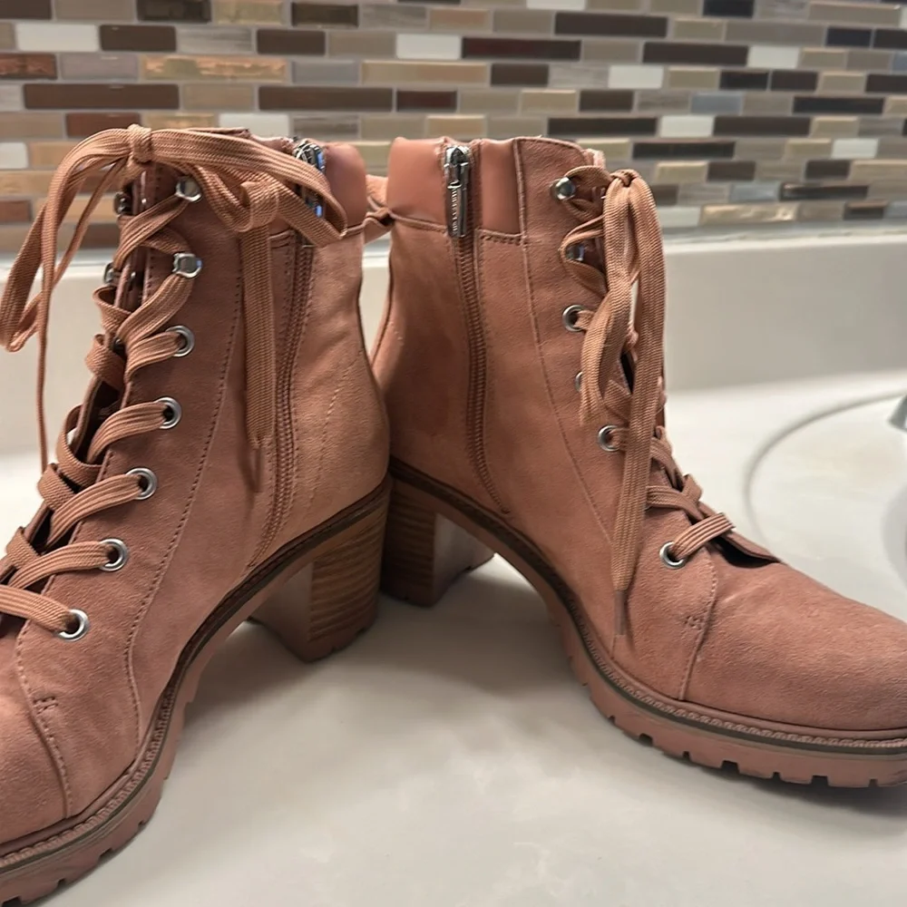 Vince Camuto, pink suede leather combat boot size 9 - Picture 4 of 5